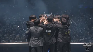 Worlds 2023 : La Suprématie de T1 et l&rsquo;Ascension de Faker et Zeus